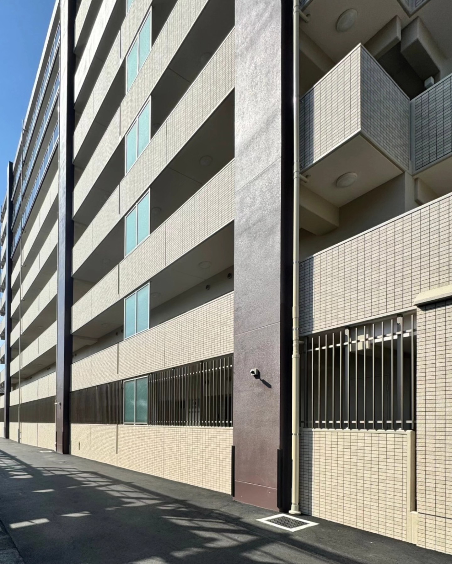 アルファステイツ長泉Ⅱ 新築工事㊗️完成
携わって頂いた協力会社の皆様有り難うございました。
#エントランスアルミパネル
#共用廊下アルミ格子
#ステンレスエキスパンション 
#アイトメタル 
#aitmetal 
#アプローチステンレス手摺